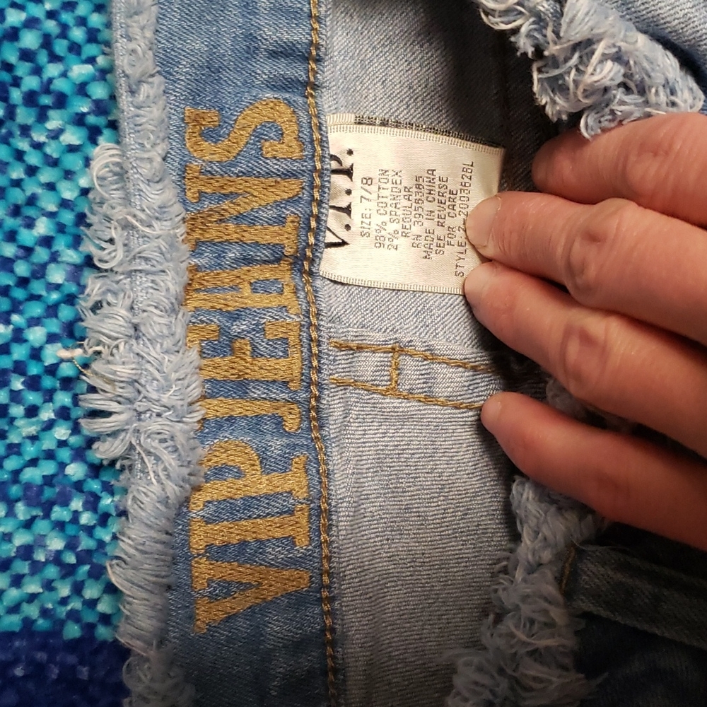 VIP JEANS - Picture 2 of 5